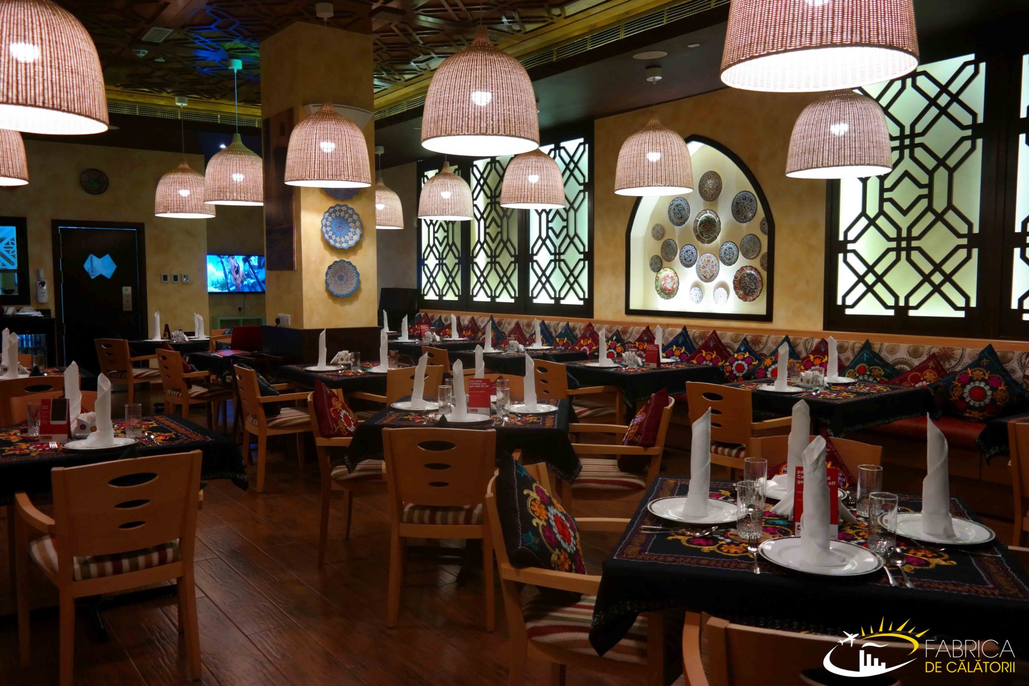 Unde mâncăm ieftin și bine în Dubai? Uchkuduk – restaurant uzbec